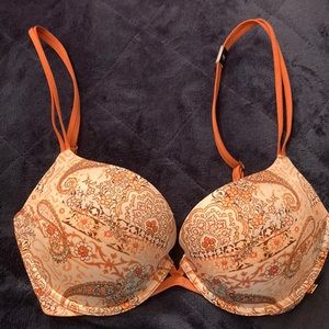Victoria’s Secret “Very Sexy Pushup Bra”NWT